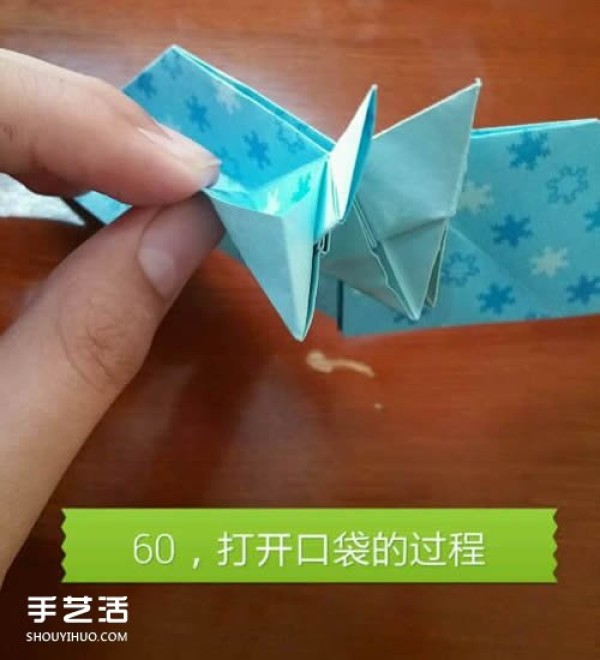 Illustrations on how to fold a butterfly flying into a heart, step-by-step instructions on origami with a butterflys heart shape