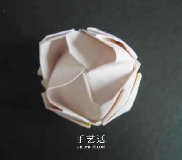 Illustrations of folding handmade roses and super-detailed origami rose step-by-step pictures