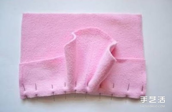 Tutorial on how to make baby boots with drawings of handmade fabric baby boots