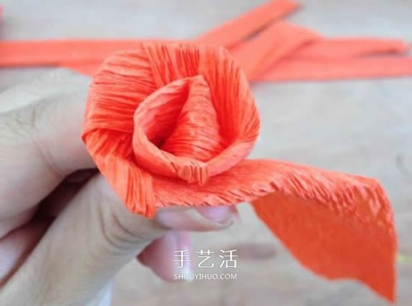 How to make handmade crepe paper roses, how to fold roses and crepe paper flowers