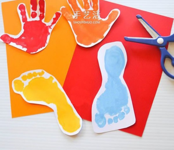 Creative and interesting DIY Mothers Day greeting card made with prints of palms and soles