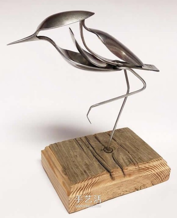 It turned out to be an exquisite bird sculpture handicraft made with a spoon