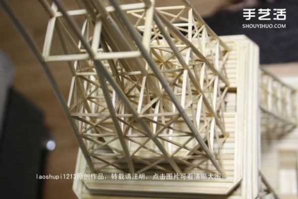 A detailed illustrated tutorial on making a model of the Eiffel Tower using chopsticks and bamboo skewers