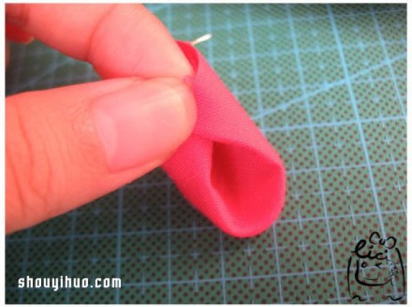 DIY illustrated tutorial on the production method of handmade fabric cherry blossom brooch