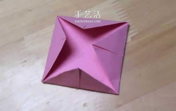 How to fold a spinning paper top with a simple flower-shaped top origami tutorial