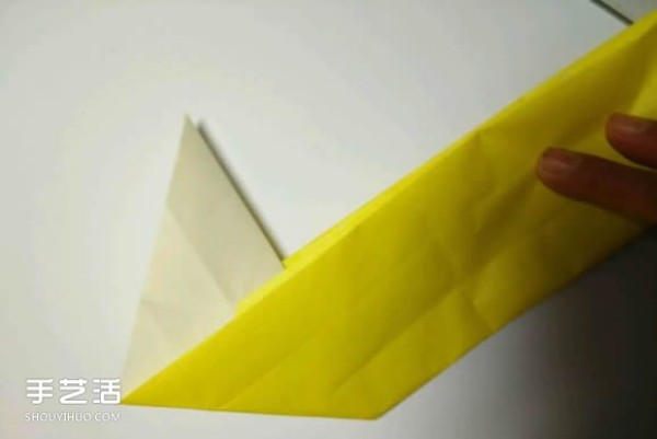 Illustrated tutorial on folding origami yuanxiao including a spoon for holding yuanxiao