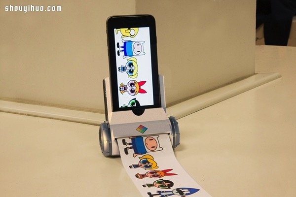 Printeroid portable printer easily prints mobile phone content