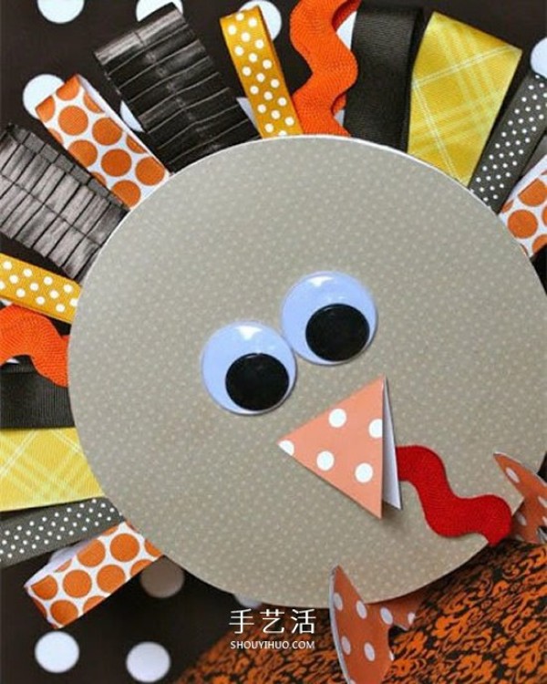 Handmade Thanksgiving turkeys using cardboard to make cute turkey decorations