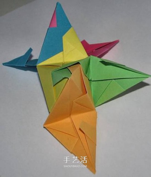 Illustrations of how to fold three-dimensional stars, step-by-step pictures of origami star bouquets