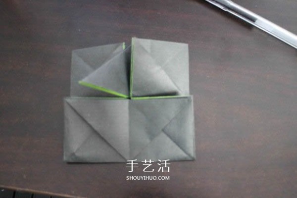 Illustrations of how to fold the NIKE logo using the origami method