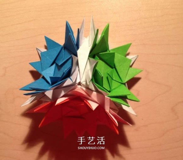 How to fold a three-dimensional combination of thorn balls and an origami illustration of a thorny flower ball