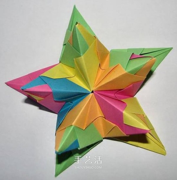 Illustrations of how to fold three-dimensional stars, step-by-step pictures of origami star bouquets