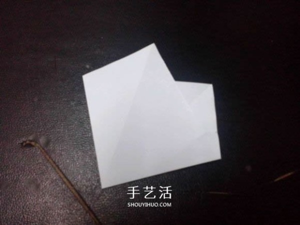 Illustration of how to fold Nini Rose.Steps to make beautiful paper rose origami border="0" width="580" height="435" src="https://img.111diy.com/timthumb.php?src=/d/file/20220112/le1kqnuwsrw.jpg" /></p >
<p>The overlapping points are used as perpendicular lines to the polyline. </p>
<p align="center"><img alt="Illustration of how to fold Nini Rose. Steps to make beautiful paper rose origami."  alt=