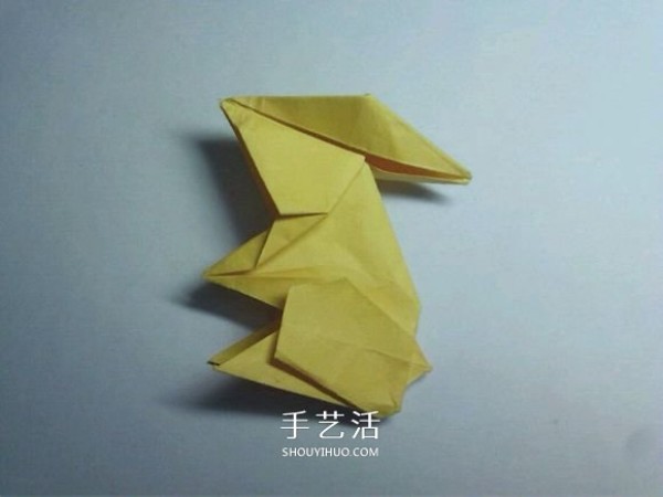 The detailed origami illustration process will teach you how to fold a three-dimensional rabbit