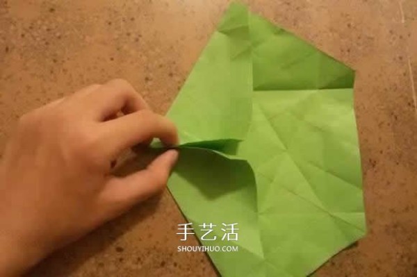 How to fold beautiful paper flowers, step-by-step illustration of hand-made origami six-pointed star flower