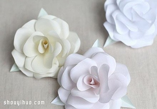 Illustrated tutorial on how to fold simple origami beautiful roses