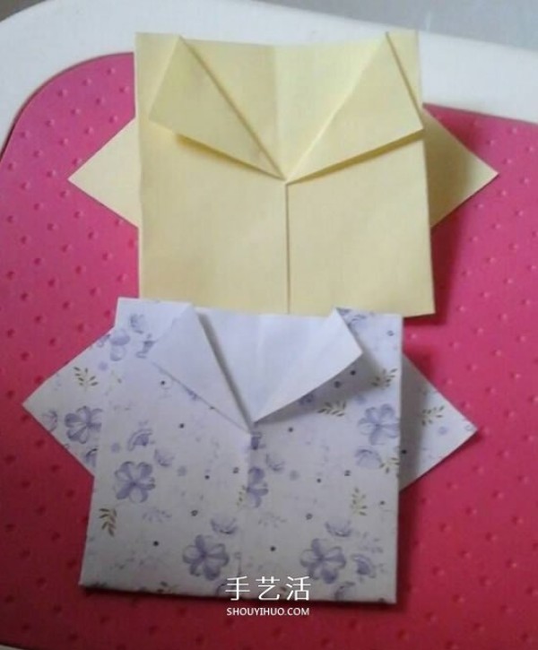 Illustration of how to make origami summer short-sleeved T-shirts for children