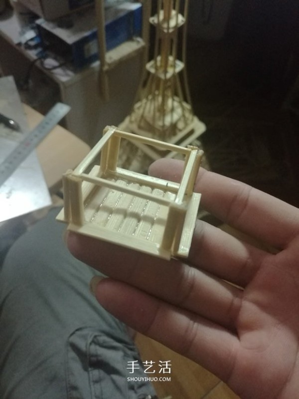 Detailed illustrated tutorial on hand-made Eiffel Tower model with bamboo sticks