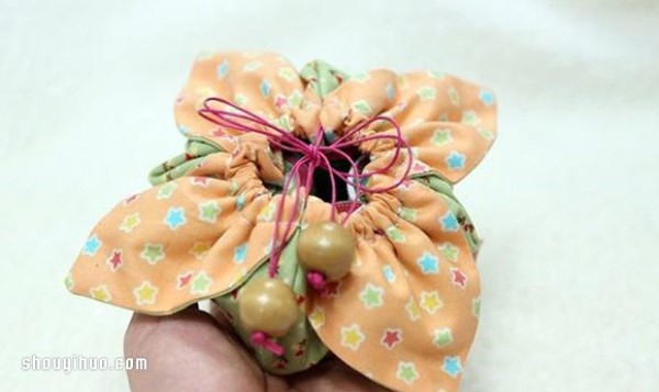 How to make a cherry blossom bag, illustrated on how to make a handmade cloth cherry blossom bag