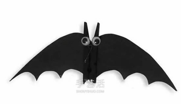 Wooden clips to make handmade bats for kindergarten to make Halloween bats easily