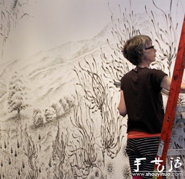 Landscape painting created by DIY after sticking charcoal powder on fingers