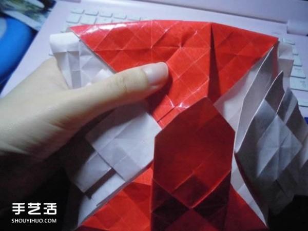 Kissing Fish Origami Illustration of the Super Complex Heart Folding Process