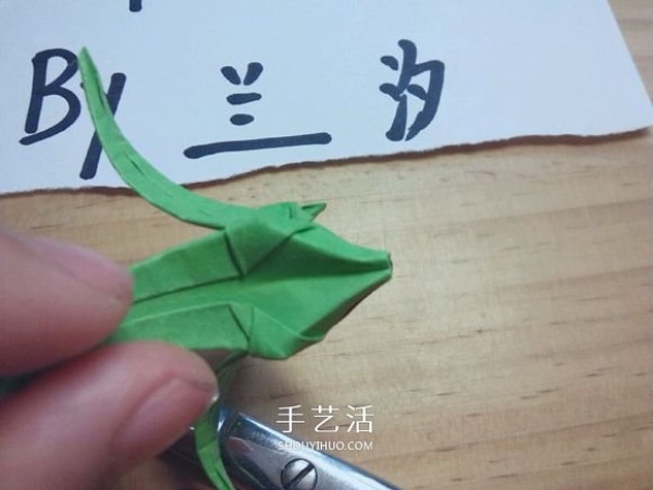 Illustration of folding method of Mandala flower, how to fold white Bana flower by hand