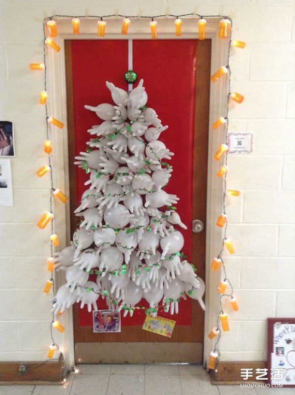 Hospital Christmas decorations use condoms to make a Christmas tree! 