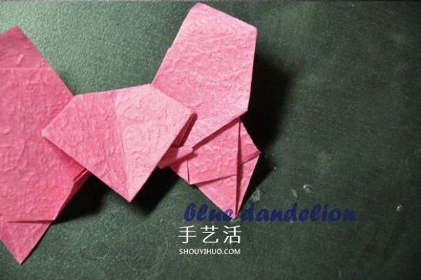 Illustrations of how to fold a romantic butterfly heart, step-by-step pictures of origami butterfly hearts