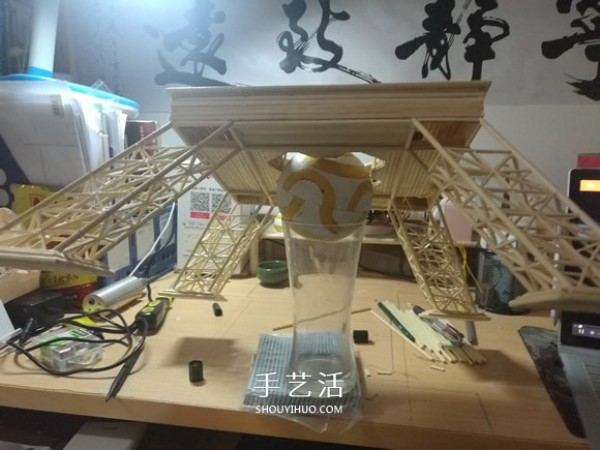 Detailed illustrated tutorial on hand-made Eiffel Tower model with bamboo sticks