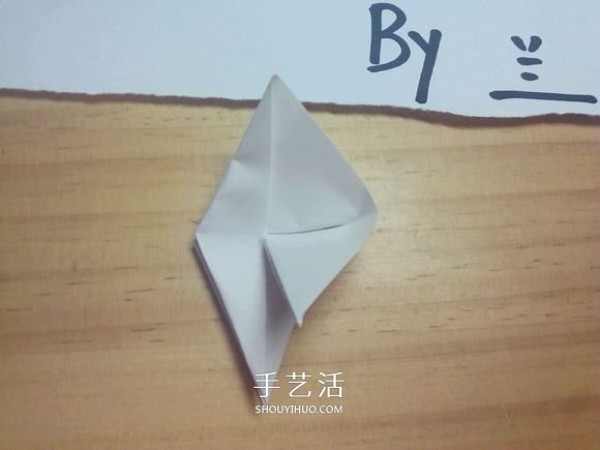 Illustration of folding method of Mandala flower, how to fold white Bana flower by hand