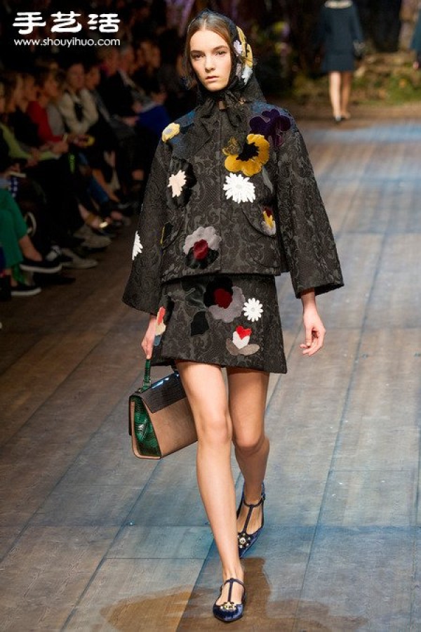 The 2014 autumn and winter clothing series breaks the dullness of autumn and winter, and a hundred flowers bloom