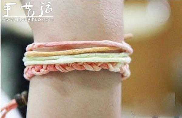 Knitting tutorial to make beautiful bracelets from wrinkled paper