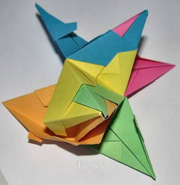 Illustrations of how to fold three-dimensional stars, step-by-step pictures of origami star bouquets