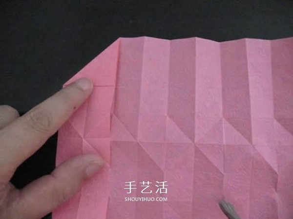 Giving a small gift to your first love! Illustration of how to fold an origami rose ring