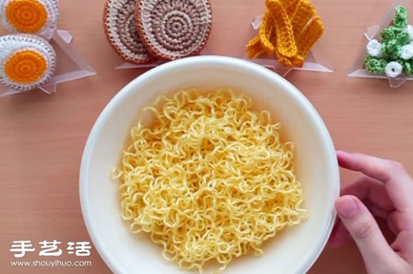 A bowl of ramen made by a Japanese handicraft expert with wool! 