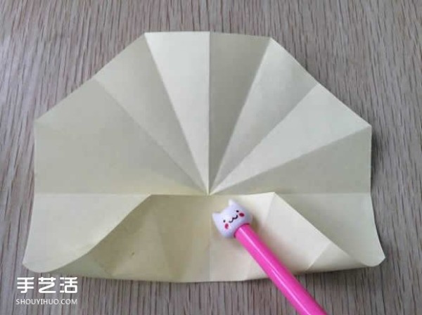 Illustrated tutorial on how to fold an eight-petal flower, steps in the process of origami an eight-petal flower