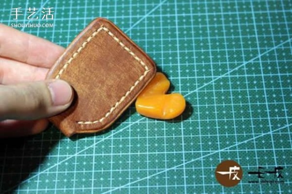 Handmade leather key bag making tutorial DIY key bag tutorial illustration