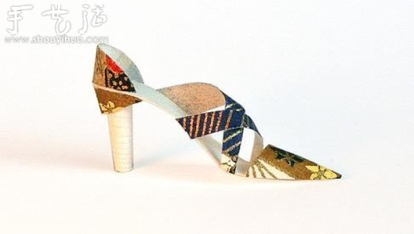 Appreciation of exquisite paper-cut works of womens high heels