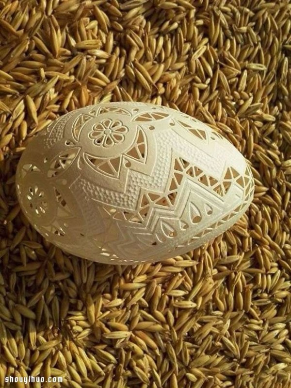 Beautiful hand-painted and carved DIY handmade art of egg shells