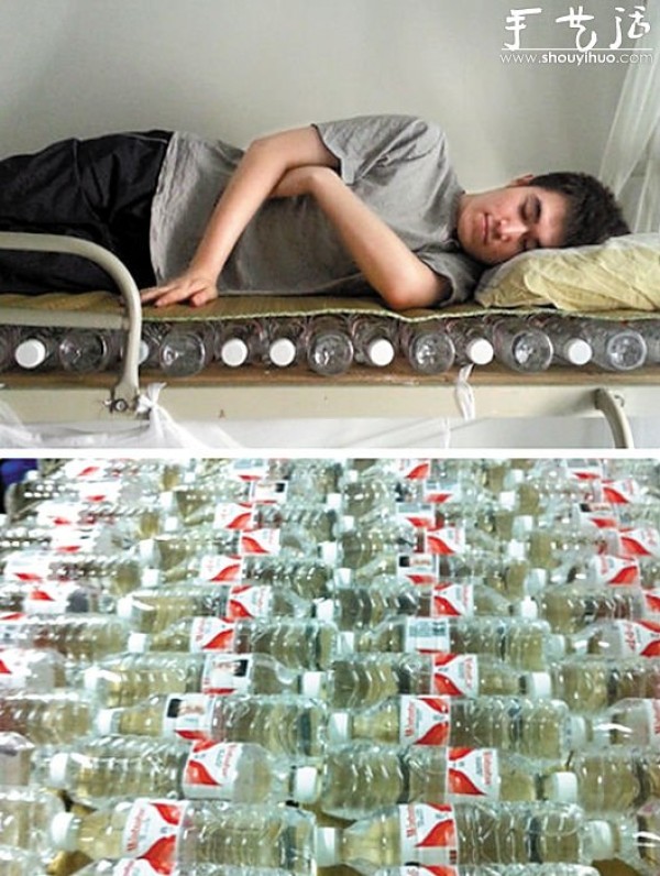 College students use mineral water bottles to make their own "water beds" to relieve the heat