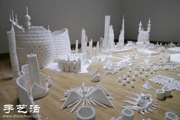 More than 500,000 sugar cubes DIY a fantasy future city model