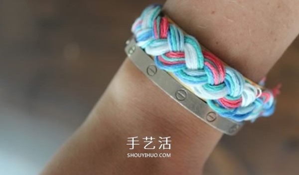 Illustrations on how to weave a three-strand rope bracelet and DIY it into a beautiful bracelet