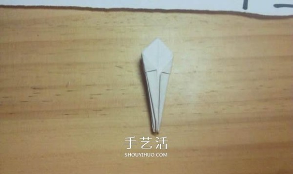 Illustration of folding method of Mandala flower, how to fold white Bana flower by hand