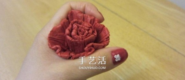 How to fold carnations with detailed illustrations. Mothers Day carnation folding tutorial.Paper tutorial