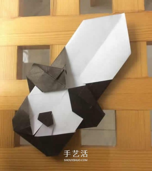 The origami step-by-step illustration of the crawling giant panda is so naive and cute~