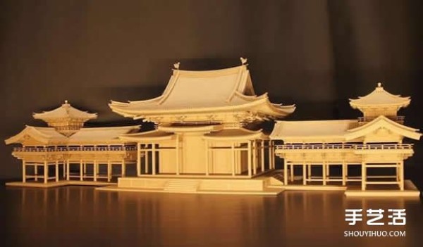 Paper models made of corrugated paper are world-famous ancient Japanese buildings