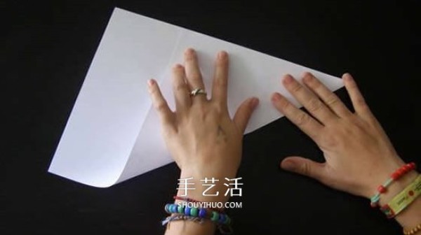 Illustration of the folding method of a simple garbage box, handmade origami square garbage box