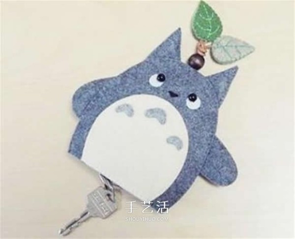 How to make your own cartoon key bag with handmade fabric art Totoro key bag