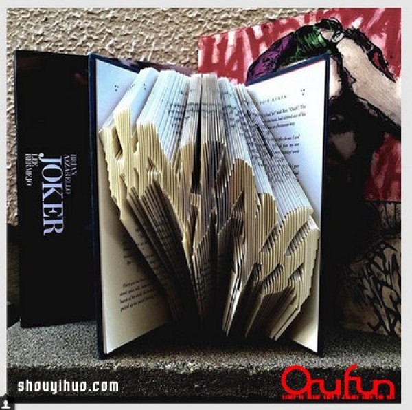 Origami inside the old book, people will be amazed by the creativity as soon as they open it